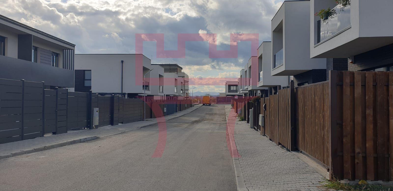 Vanzare teren 800mp cu PUZ aprobat utilitati trase si asfalt