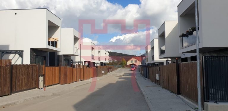 Vanzare  teren 800mp cu PUZ aprobat utilitati trase si asfalt