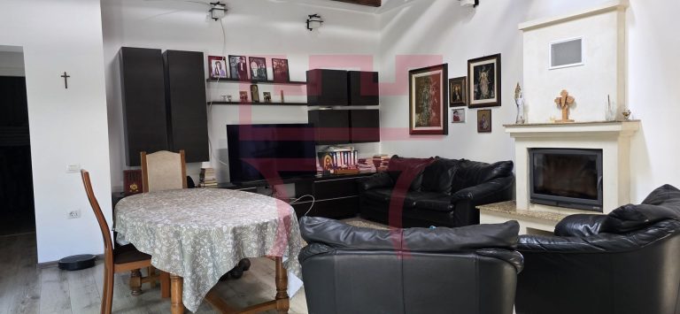 Casa zona Platinia Parcul Mare curte 500mp + apartament/ birou