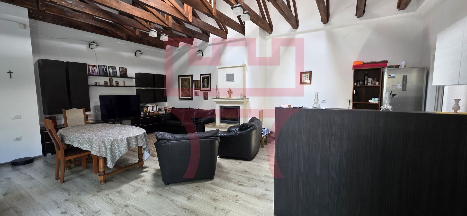 Casa  zona Platinia Parcul Mare curte 500mp + apartament/ birou